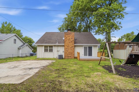 Tiny photo for 4340 SE Maryland Ave, Topeka, KS 66609 (MLS # 244905)