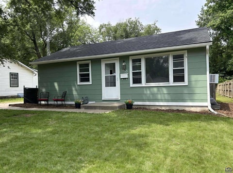 Photo of 1813 SW McAlister Ave, Topeka, KS 66604 (MLS # 244777)
