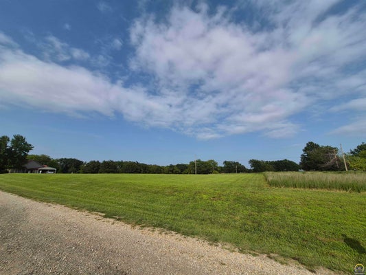 8903 HOLLY LN, OZAWKIE, KS 66070 - Image eb761b3d3e059dd6f3c8fdfc12a53bcc/1699620706