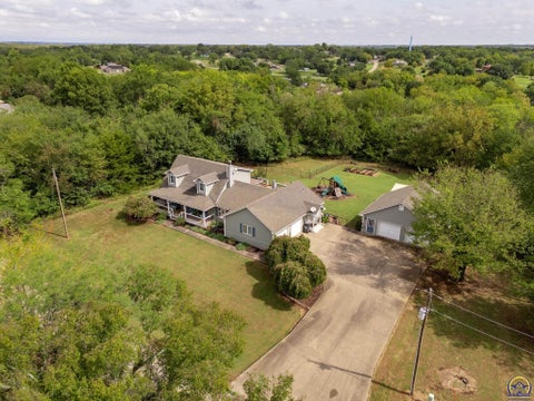Photo of 6288 Ridgeview Dr, Ozawkie, KS 66070 (MLS # 246704)