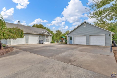 Tiny photo for 6288 Ridgeview Dr, Ozawkie, KS 66070 (MLS # 246704)