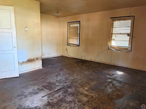 Tiny photo for 325 SE 36th St, Topeka, KS 66605 (MLS # 246911)
