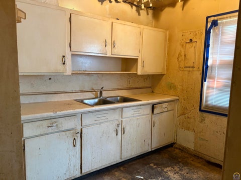 Tiny photo for 325 SE 36th St, Topeka, KS 66605 (MLS # 246911)