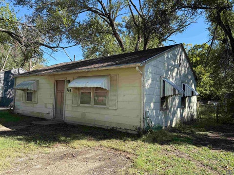 Tiny photo for 325 SE 36th St, Topeka, KS 66605 (MLS # 246911)