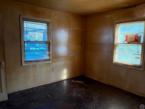 Tiny photo for 325 SE 36th St, Topeka, KS 66605 (MLS # 246911)