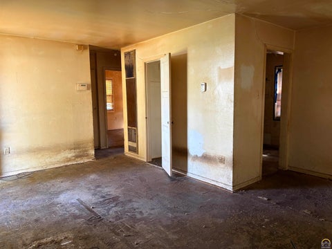 Tiny photo for 325 SE 36th St, Topeka, KS 66605 (MLS # 246911)