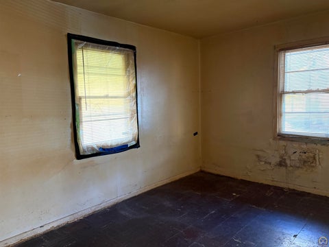 Tiny photo for 325 SE 36th St, Topeka, KS 66605 (MLS # 246911)