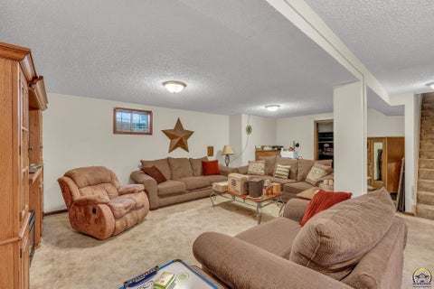 Tiny photo for 2145 SE 38th Cir, Topeka, KS 66609 (MLS # 243760)