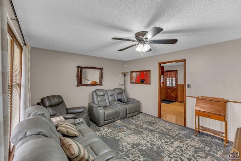 Tiny photo for 2145 SE 38th Cir, Topeka, KS 66609 (MLS # 243760)
