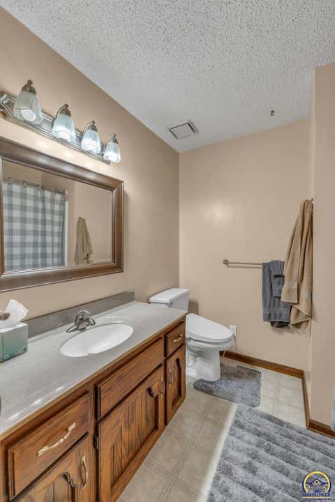 Tiny photo for 2145 SE 38th Cir, Topeka, KS 66609 (MLS # 243760)