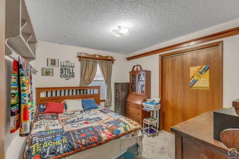 Tiny photo for 2145 SE 38th Cir, Topeka, KS 66609 (MLS # 243760)