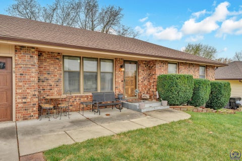 Tiny photo for 2145 SE 38th Cir, Topeka, KS 66609 (MLS # 243760)