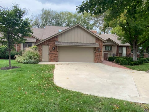 Photo of 2326 SW Mayfair Pl, Topeka, KS 66611 (MLS # 247091)