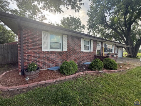 Tiny photo for 401 S Apollo St, Silver Lake, KS 66539 (MLS # 244871)