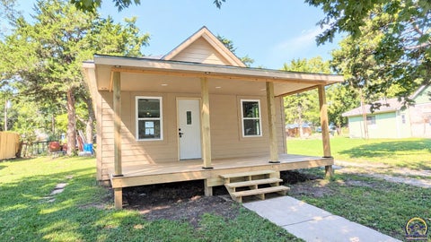 Photo of 17 Neosho St, Emporia, KS 66801 (MLS # 246773)