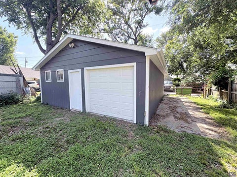 Tiny photo for 619 SW Buchanan St, Topeka, KS 66606 (MLS # 245686)