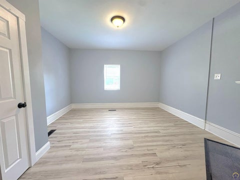 Tiny photo for 619 SW Buchanan St, Topeka, KS 66606 (MLS # 245686)