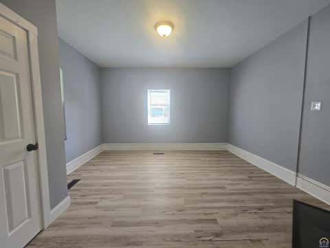 Tiny photo for 619 SW Buchanan St, Topeka, KS 66606 (MLS # 245686)