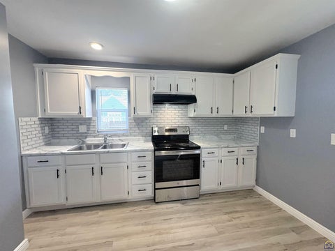 Tiny photo for 619 SW Buchanan St, Topeka, KS 66606 (MLS # 245686)