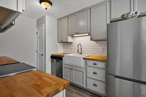 Tiny photo for 2555 SE Tidewater Dr, Topeka, KS 66605 (MLS # 245635)