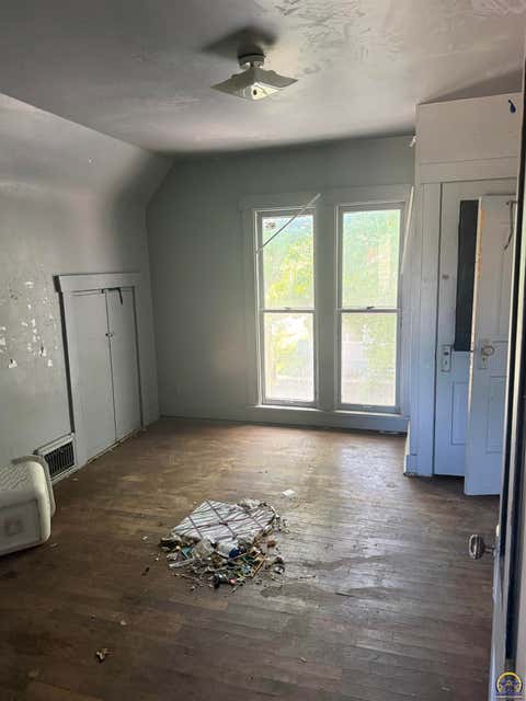 Tiny photo for 911 SW 3rd St, Topeka, KS 66606 (MLS # 244506)