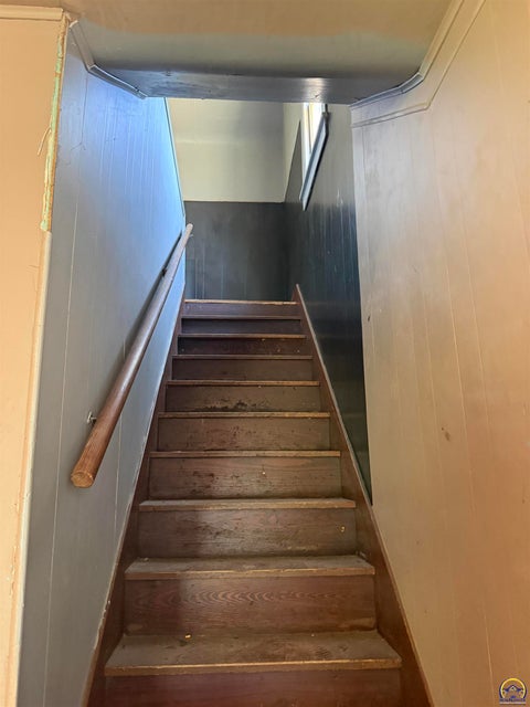 Tiny photo for 911 SW 3rd St, Topeka, KS 66606 (MLS # 244506)