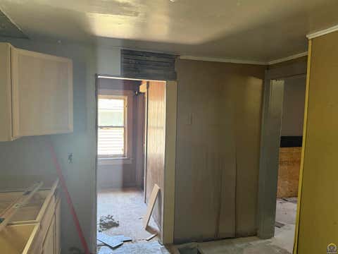 Tiny photo for 911 SW 3rd St, Topeka, KS 66606 (MLS # 244506)