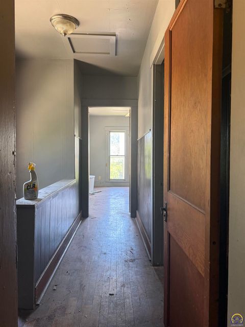 Tiny photo for 911 SW 3rd St, Topeka, KS 66606 (MLS # 244506)