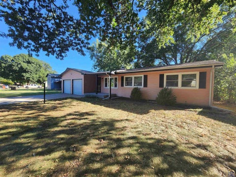 Tiny photo for 1239 Tomahawk Dr, Emporia, KS 66801 (MLS # 246441)