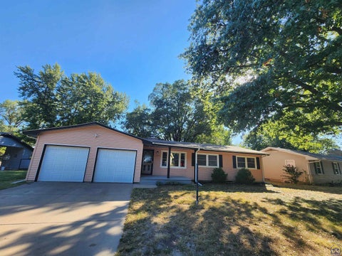 Tiny photo for 1239 Tomahawk Dr, Emporia, KS 66801 (MLS # 246441)