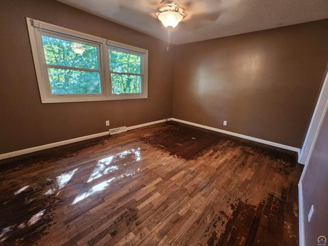 Tiny photo for 1239 Tomahawk Dr, Emporia, KS 66801 (MLS # 246441)