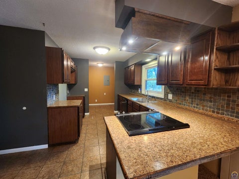 Tiny photo for 1239 Tomahawk Dr, Emporia, KS 66801 (MLS # 246441)