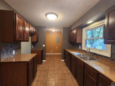 Tiny photo for 1239 Tomahawk Dr, Emporia, KS 66801 (MLS # 246441)