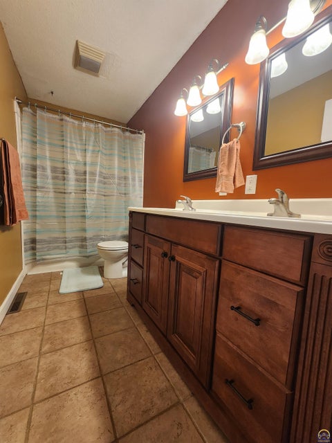 Tiny photo for 1239 Tomahawk Dr, Emporia, KS 66801 (MLS # 246441)