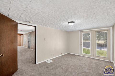 Tiny photo for 1106 Kansas St, Leavenworth, KS 66048 (MLS # 245639)