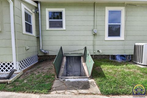 Tiny photo for 1106 Kansas St, Leavenworth, KS 66048 (MLS # 245639)