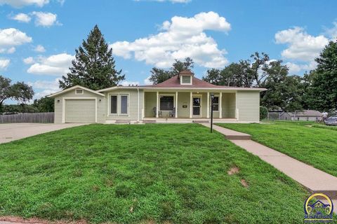 Photo of 1106 Kansas St, Leavenworth, KS 66048 (MLS # 245639)