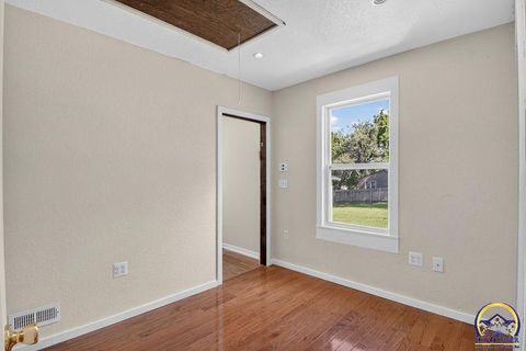 Tiny photo for 1106 Kansas St, Leavenworth, KS 66048 (MLS # 245639)