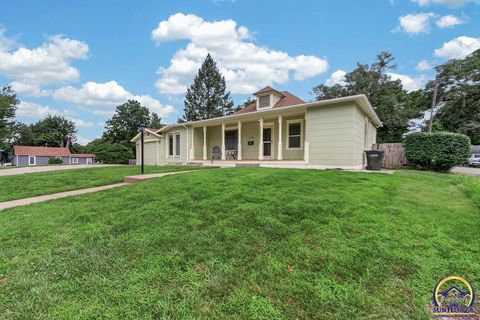 Tiny photo for 1106 Kansas St, Leavenworth, KS 66048 (MLS # 245639)