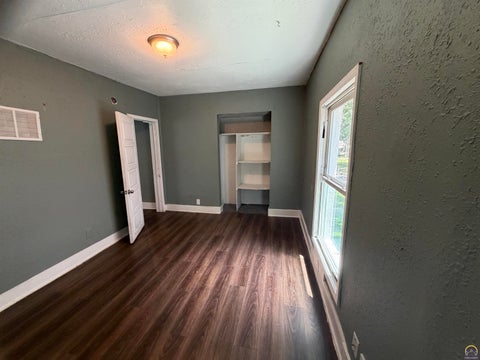 Tiny photo for 1105 SW Western Ave, Topeka, KS 66604 (MLS # 245093)