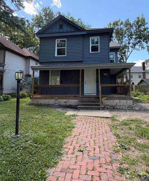 Photo of 1105 SW Western Ave, Topeka, KS 66604 (MLS # 245093)
