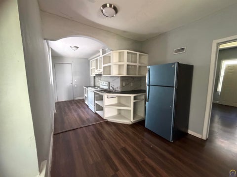 Tiny photo for 1105 SW Western Ave, Topeka, KS 66604 (MLS # 245093)