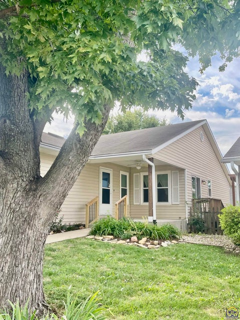 Tiny photo for 3609 SW 36th St, Topeka, KS 66614 (MLS # 246815)