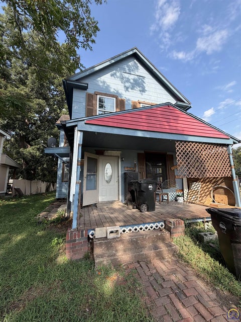 Tiny photo for 1501 SW Van Buren St, Topeka, KS 66612 (MLS # 246305)