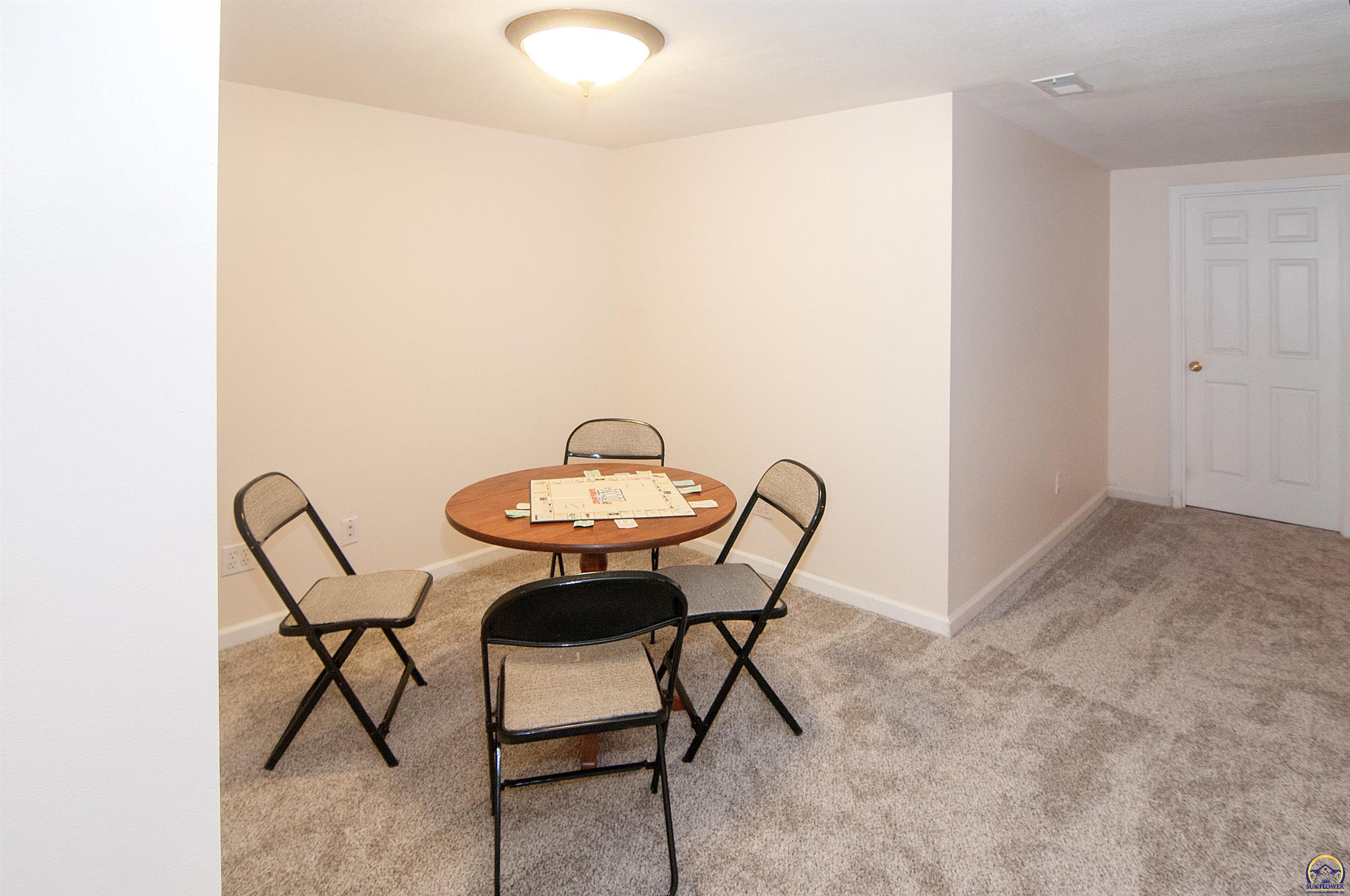 Topeka, Kansas 66606, United States, 5 Bedrooms Bedrooms, ,3 BathroomsBathrooms,Residential,Pending,57515