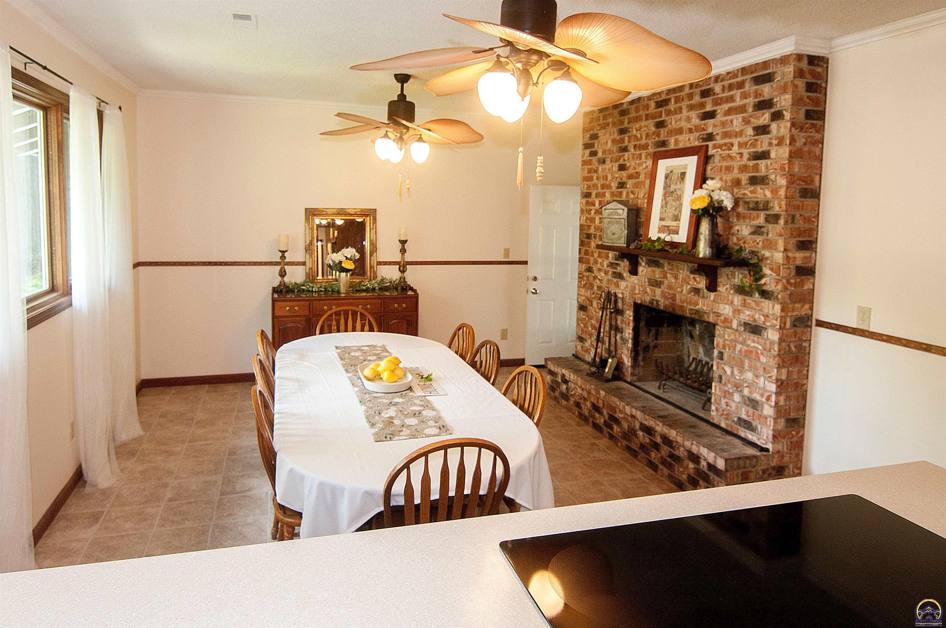 Topeka, Kansas 66606, United States, 5 Bedrooms Bedrooms, ,3 BathroomsBathrooms,Residential,Pending,57515