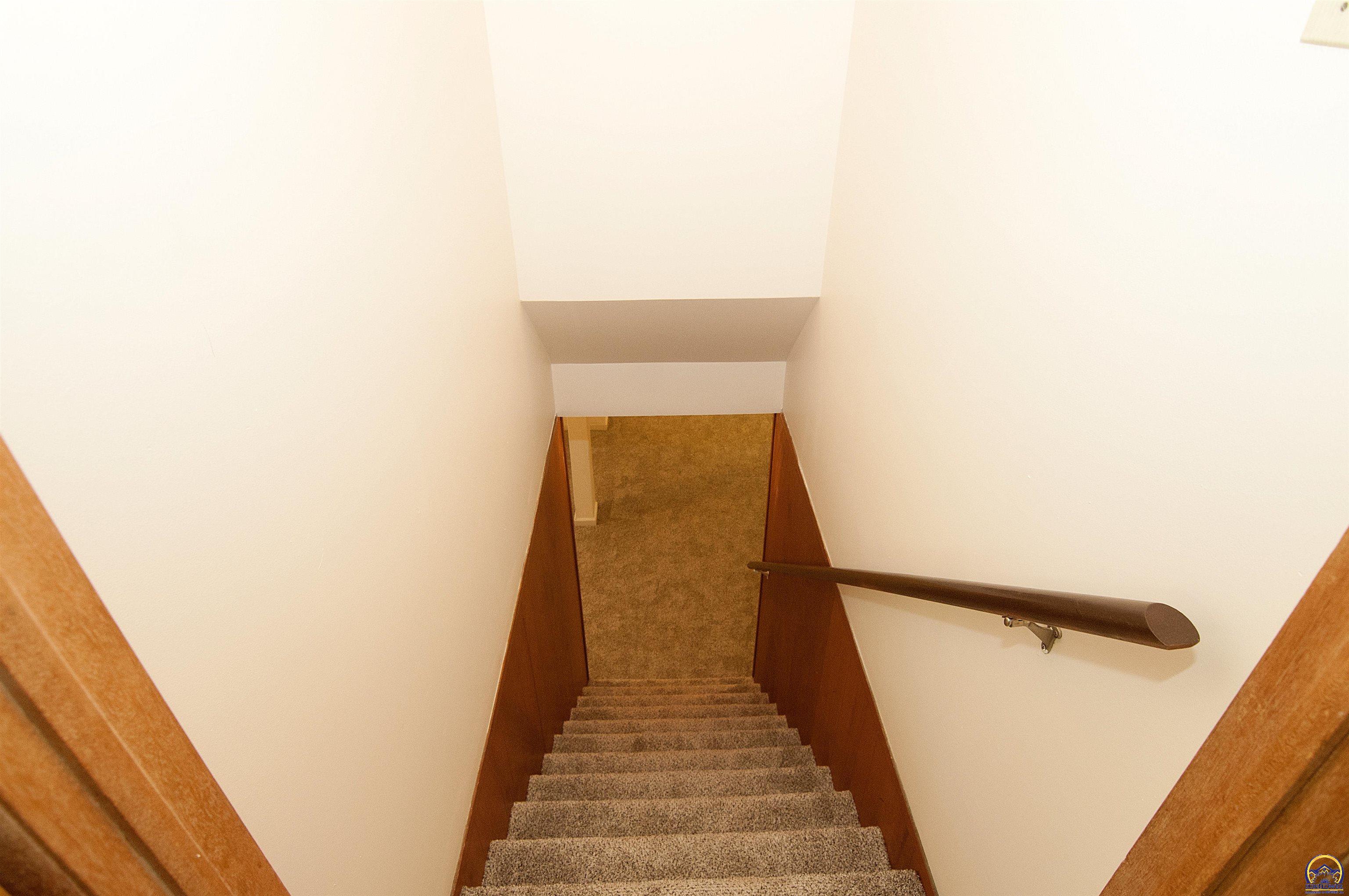 Topeka, Kansas 66606, United States, 5 Bedrooms Bedrooms, ,3 BathroomsBathrooms,Residential,Pending,57515