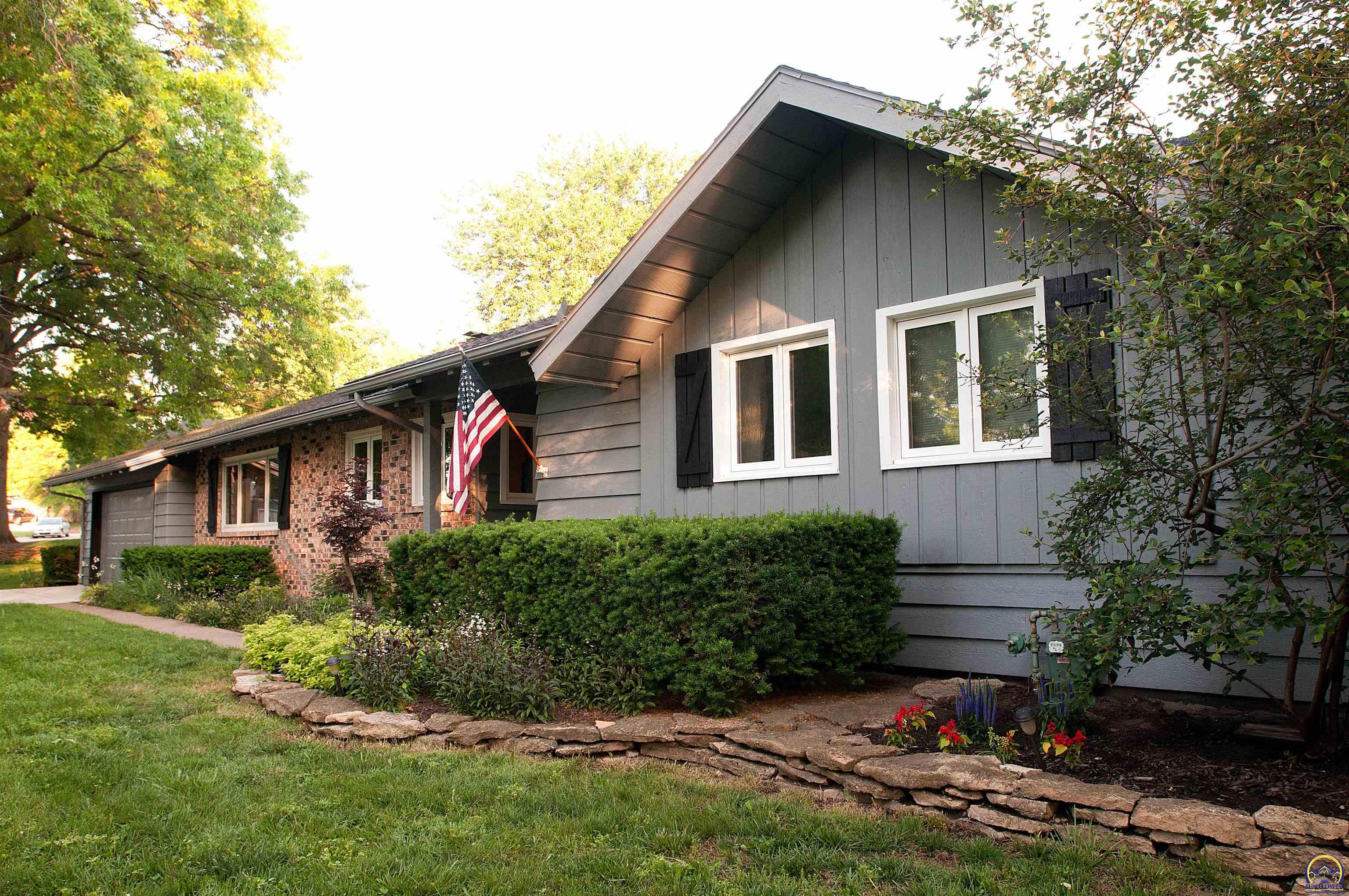 Topeka, Kansas 66606, United States, 5 Bedrooms Bedrooms, ,3 BathroomsBathrooms,Residential,Pending,57515