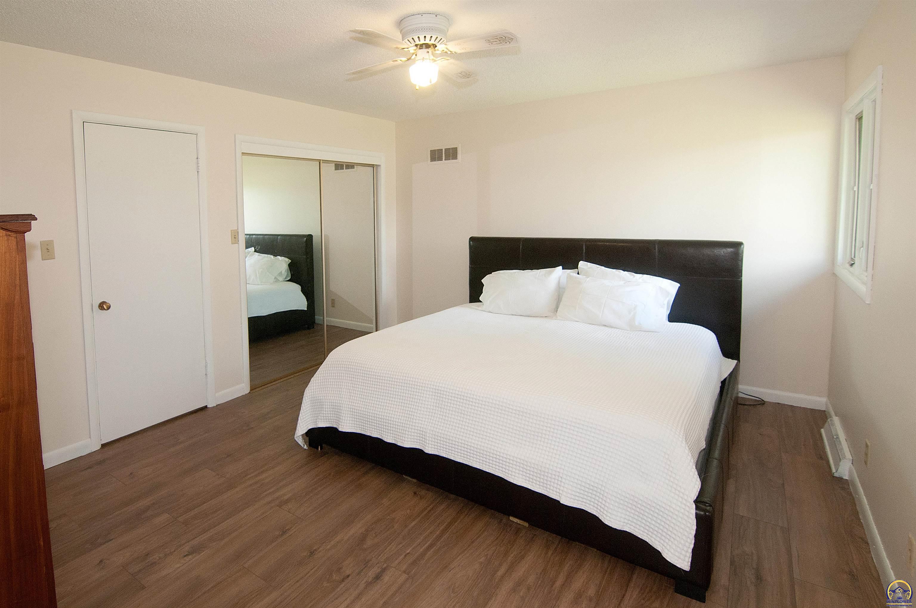 Topeka, Kansas 66606, United States, 5 Bedrooms Bedrooms, ,3 BathroomsBathrooms,Residential,Pending,57515