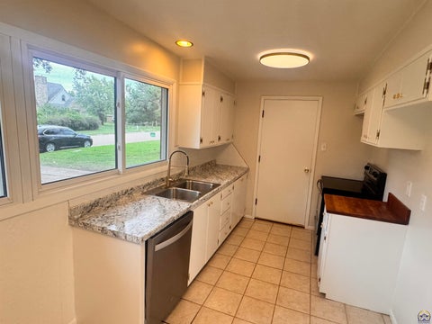 Tiny photo for 1909 SW 34th St, Topeka, KS 66611 (MLS # 246743)